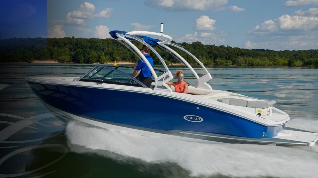 2021 Cobalt Boats 10 Series CS23 specs and literature guide