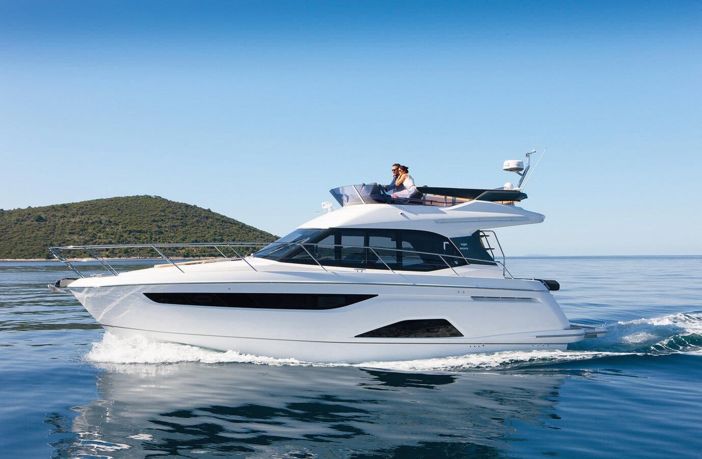 2026 Bavaria R-Line R40 specs and literature guide