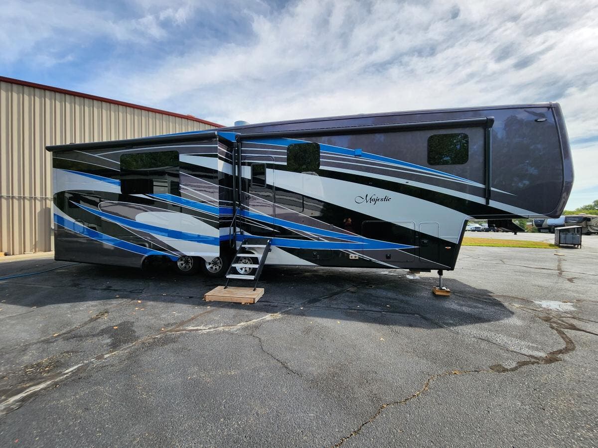 New Horizons Majestic