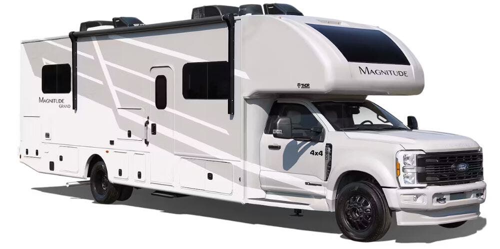 Thor Motor Coach Magnitude Grand